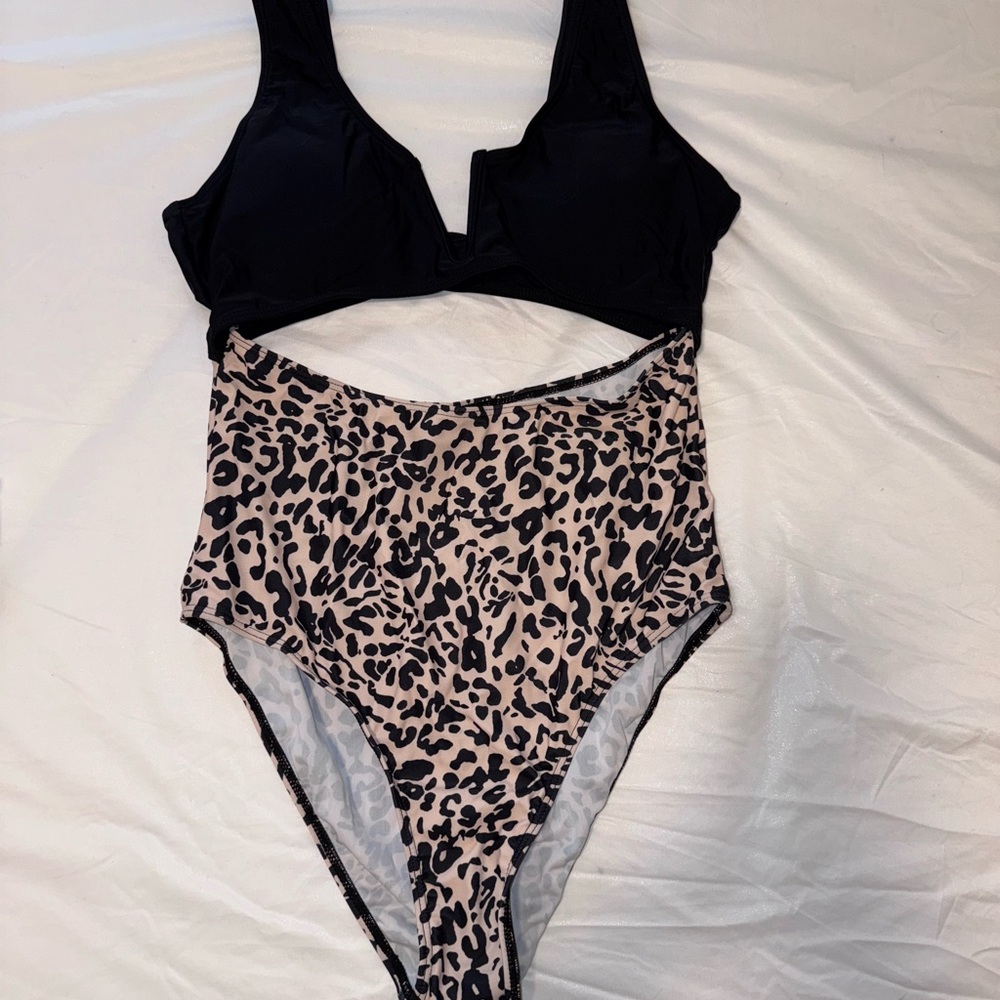 SHEIN Black and Leopard Print One Piece Swimsuit
